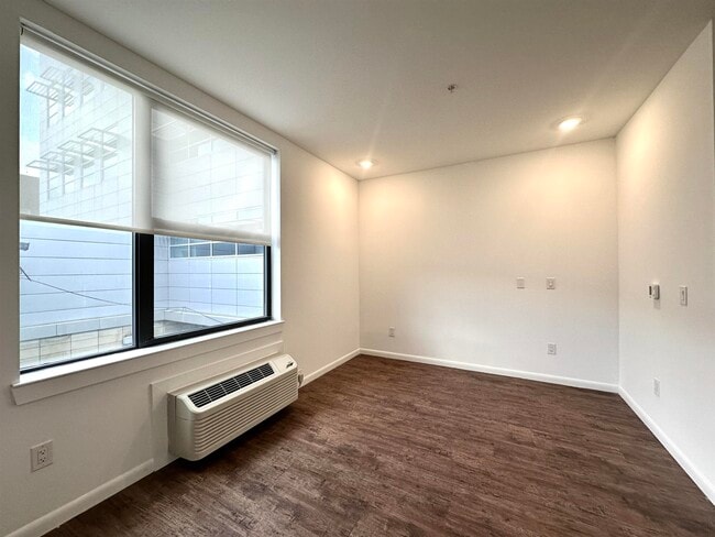 Building Photo - 253 Academy St