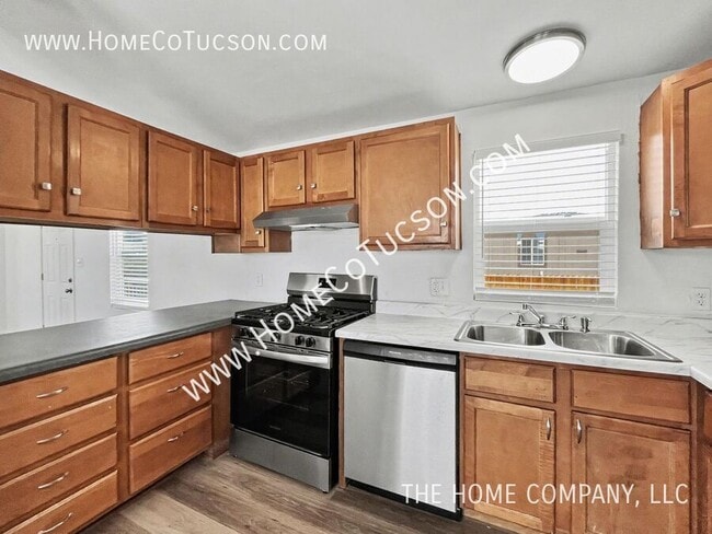 Building Photo - 9950 N El Uno Minor