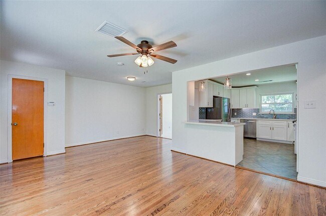 Building Photo - 2006 Gardenia Dr