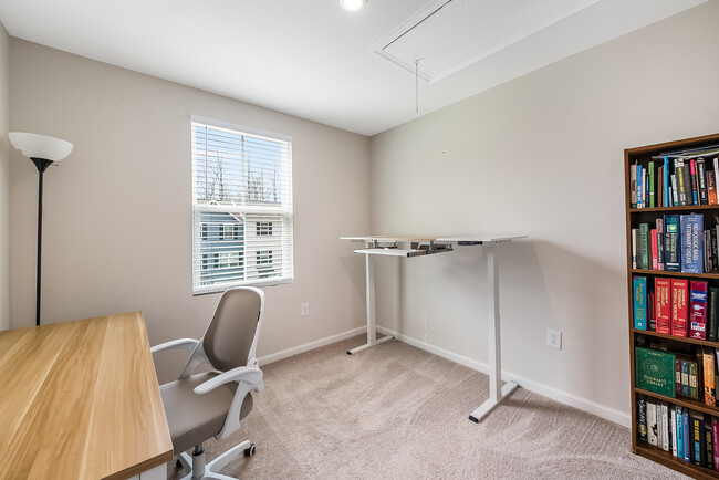 Building Photo - 1516 Indigo Creek Dr