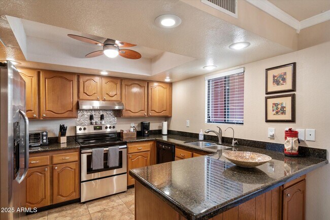 Building Photo - 4303 E Cactus Rd