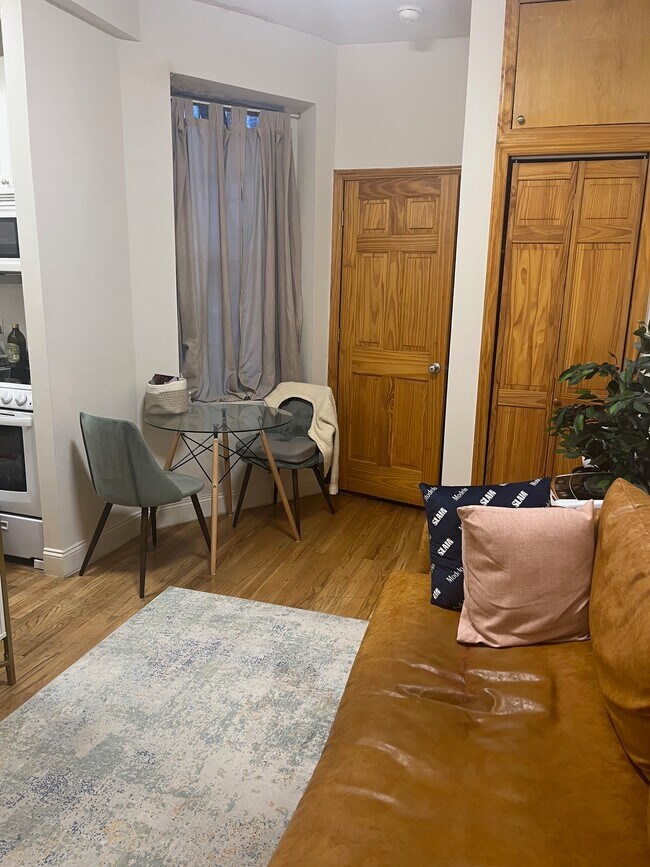 Interior Photo - 234-236 Thompson Street