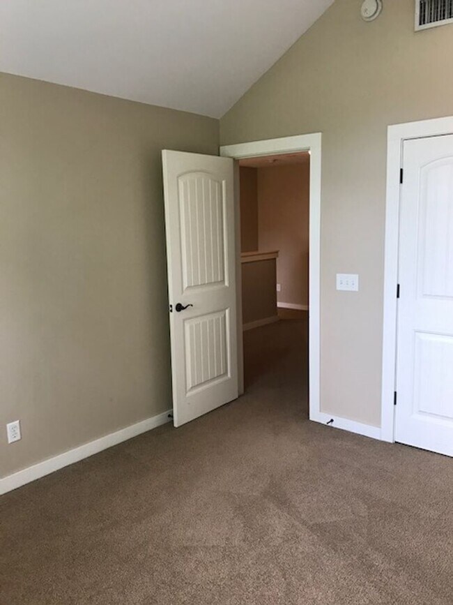 Building Photo - Maumelle Townhome