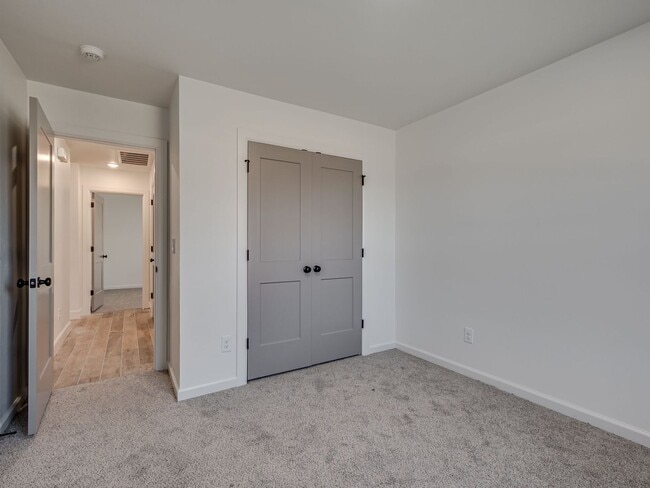 Building Photo - Brand New Home in Noble!