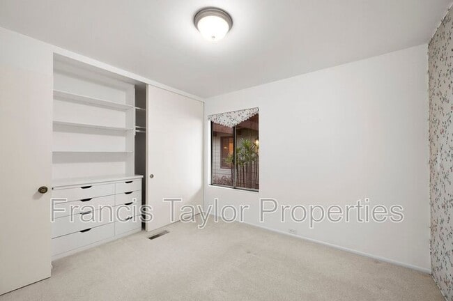 Building Photo - 2250 Vista Grande Dr