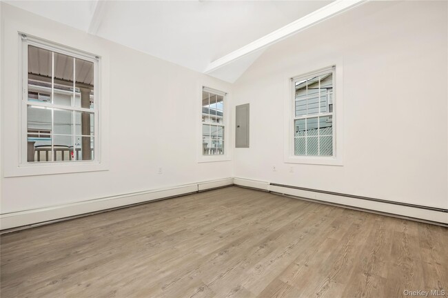 Building Photo - 195 Oceanview Ave