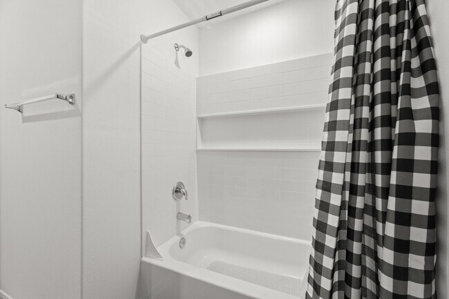 Building Photo - 16424 Big Hickory Dr