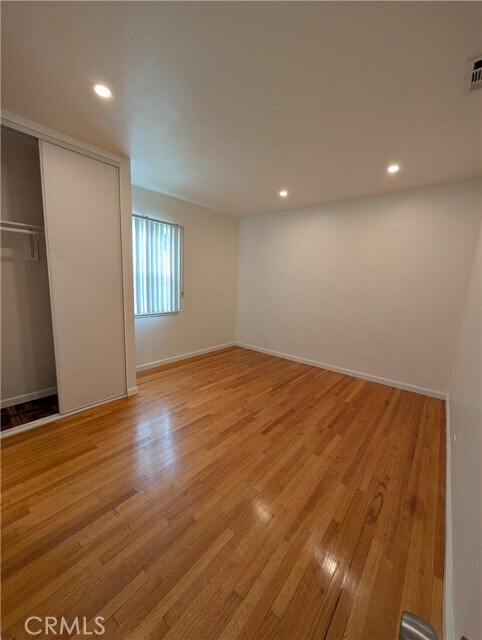 Building Photo - 1108 E Altadena Dr