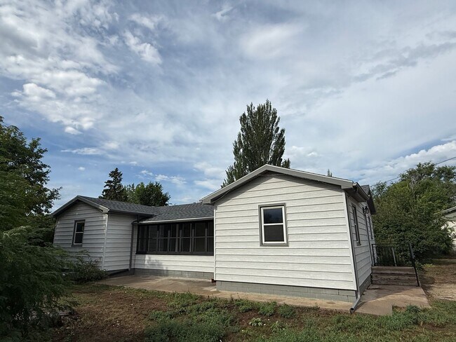 Building Photo - 3035 Pioneer Dr