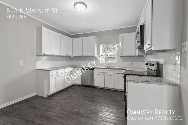 Building Photo - 814 N Walnut St