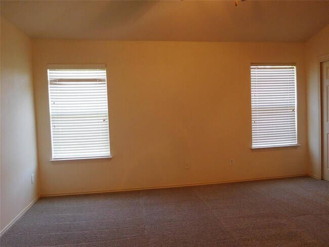 Building Photo - 911 Middle Brook Dr