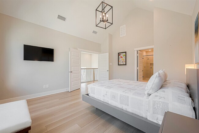 Building Photo - 10915 Brambling Wood Dr