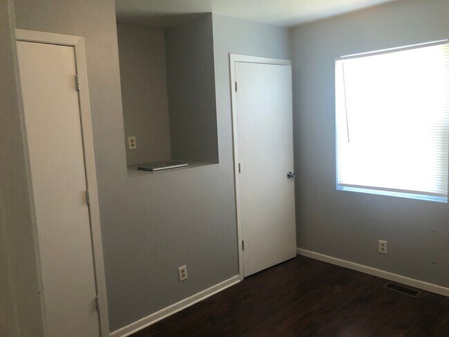 Building Photo - Beautiful Home next to Paddock Lake (3BR/1.5BA)