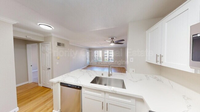 Building Photo - 8889 Caminito Plaza Centro
