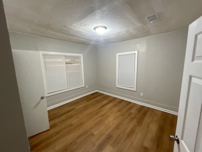 Building Photo - 2100 Stovall Ave