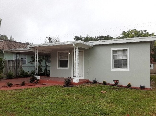 Building Photo - Charming 2/1 Single Family Home with large...