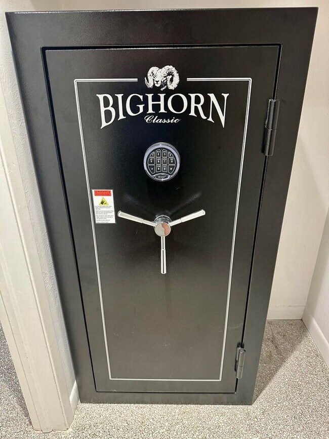 Building Photo - 212 Kings Lynn