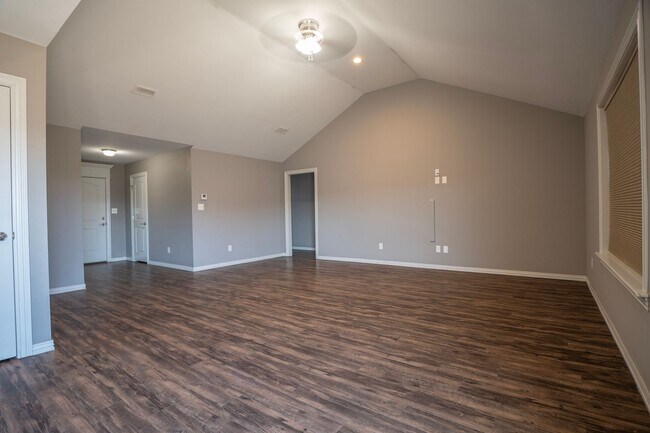 Building Photo - Stunning 3 bedroom, 2 bathroom Home available in Prairie Grove!