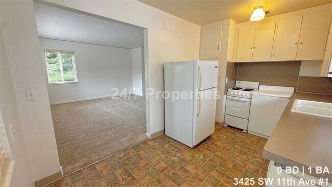 Building Photo - 3425 SW 11th Ave