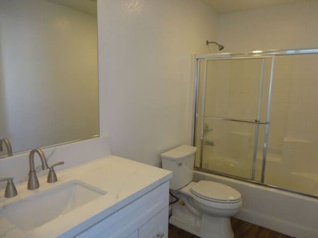 Building Photo - Beautiful 4 + 2.5 Home Palmdale