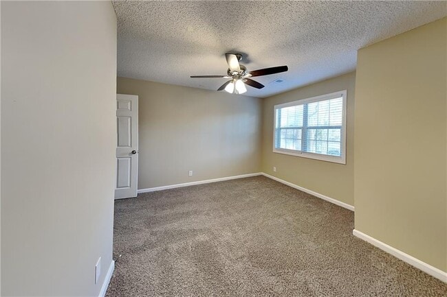 Building Photo - 3553 Hogan Dr NW