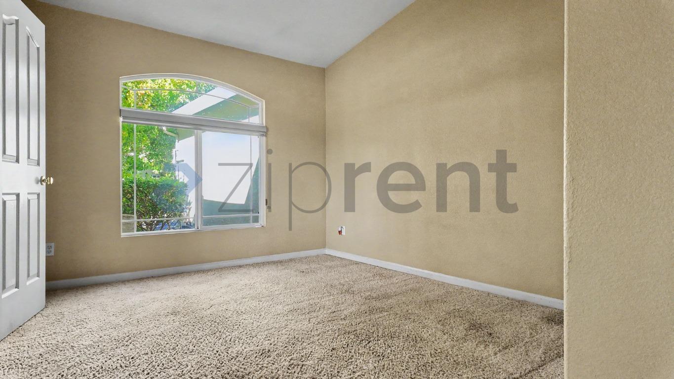 Building Photo - Unit