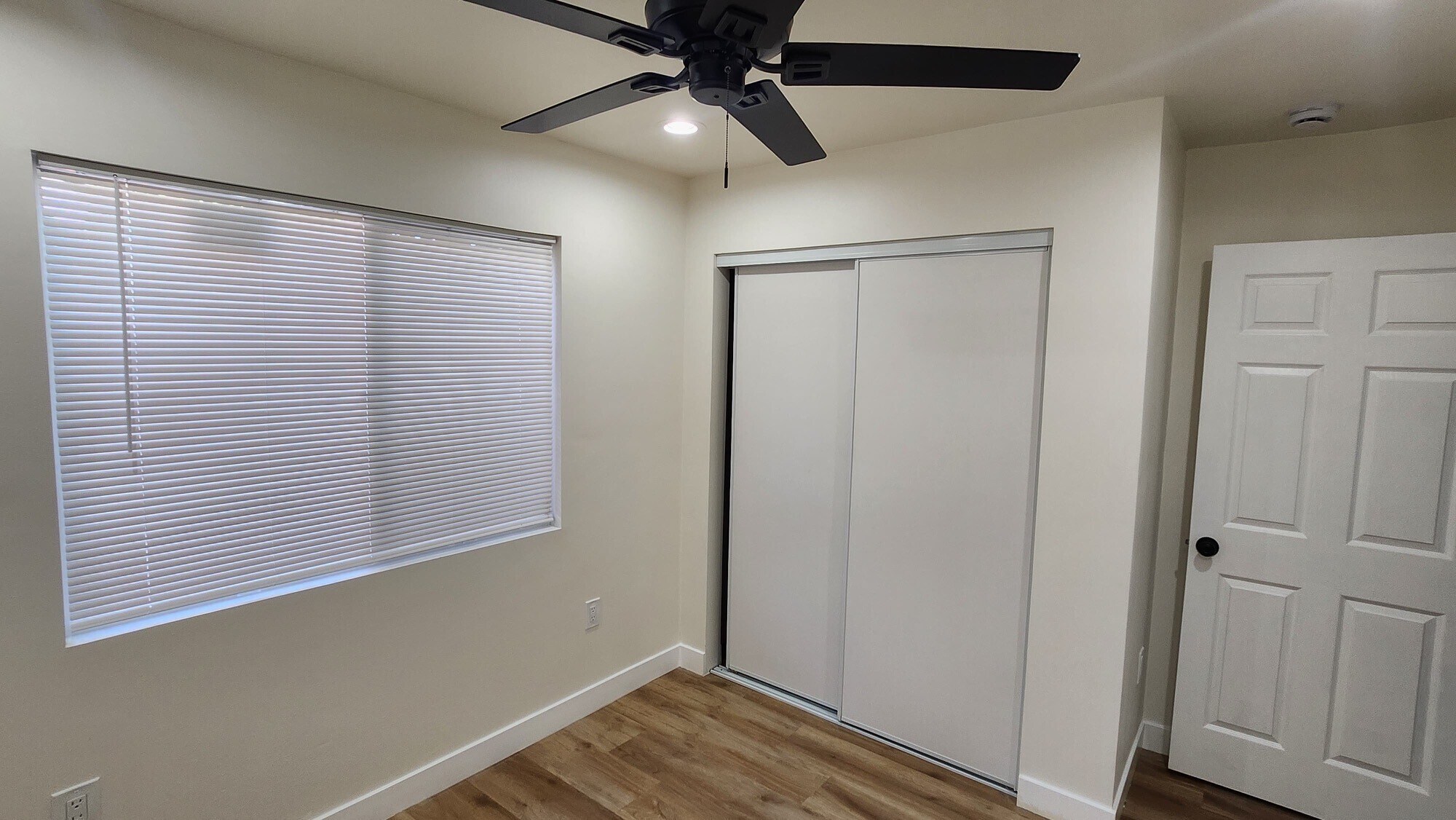 Building Photo - 208 E 84th St