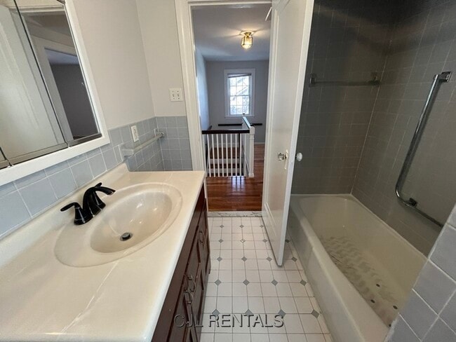 Building Photo - 30 Stearns Rd