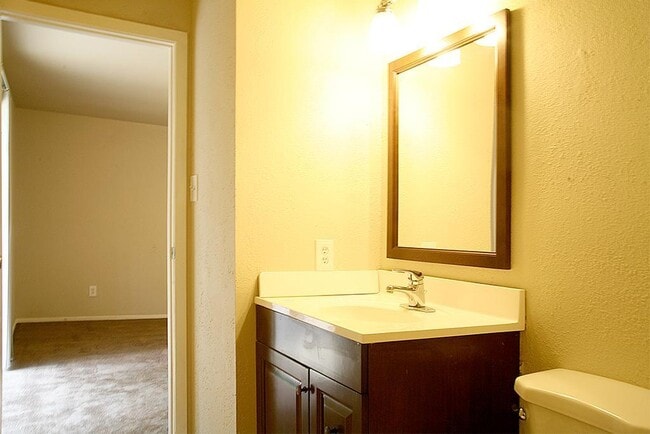 Building Photo - 9 Wolfhound Ln