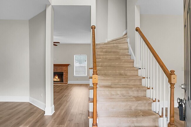 Building Photo - Gorgeous, 2 story, 4 BR, 2.5 BA Home with Fenced Yard near Magnolia Gardens