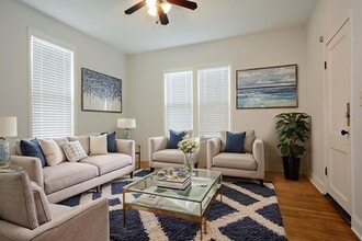 Building Photo - 920 22nd Ave NE