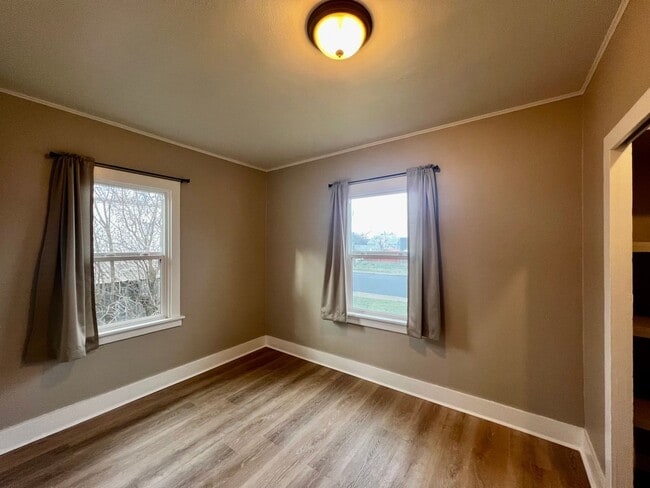 Building Photo - Charming 4-Bedroom Home with Office