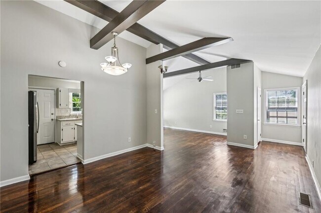 Building Photo - 2762 Dresden Dr