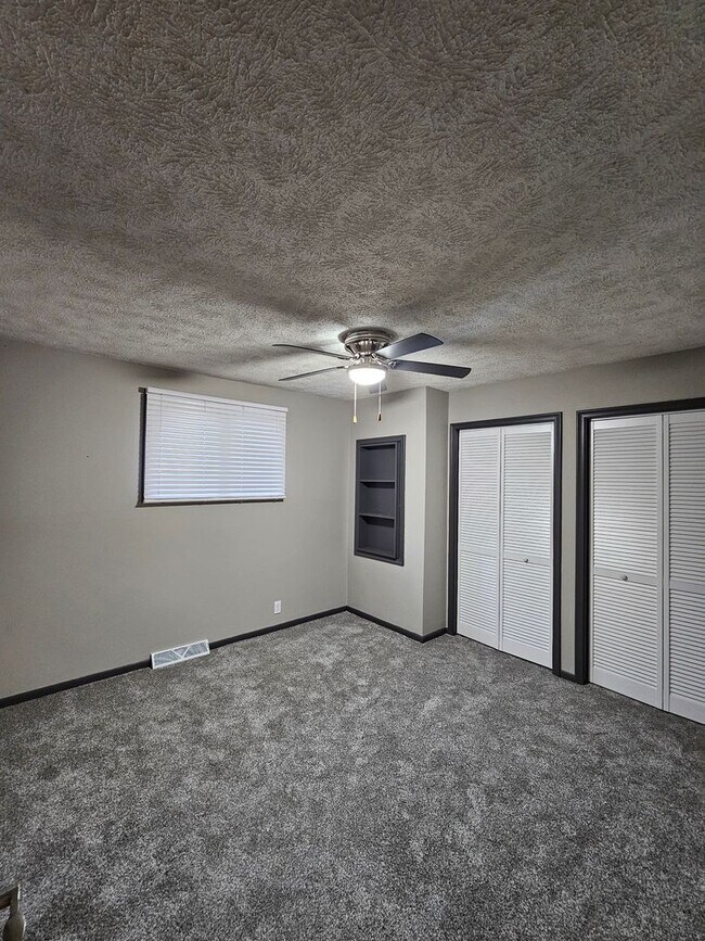 Building Photo - Spacious and Renovated 3 Bedroom Home