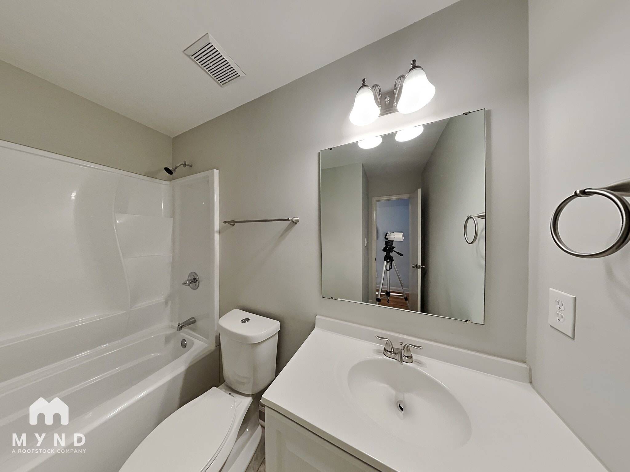 Building Photo - 2241 Thornfield Rd