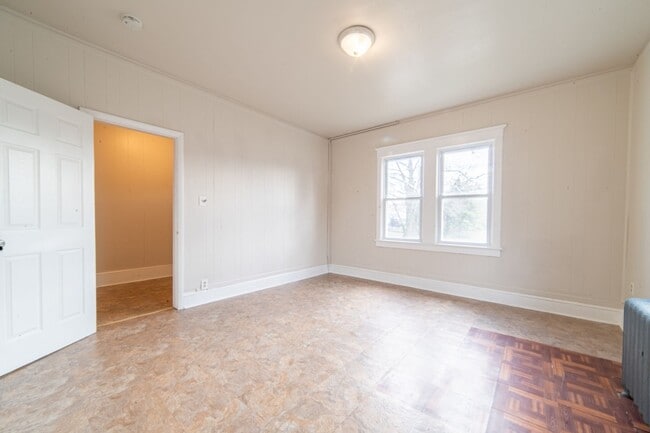 Building Photo - 426 W Peach St