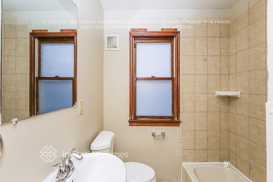 Building Photo - 5753 27th Ave S