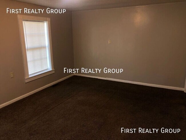 Building Photo - 140 E Market St