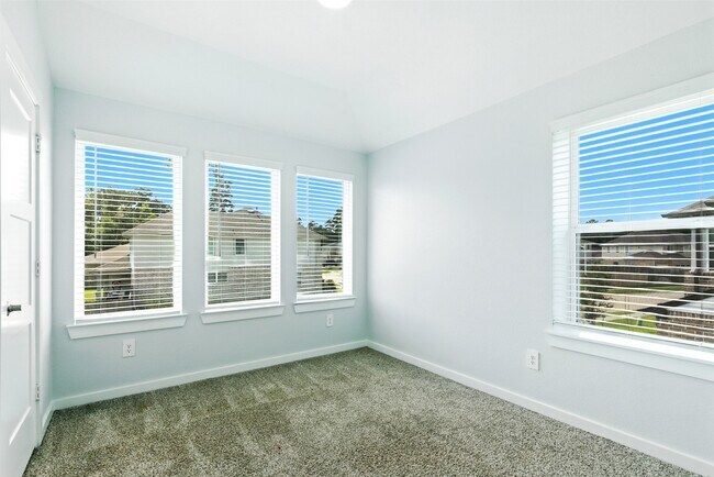Building Photo - 14245 Lake Lodge Dr