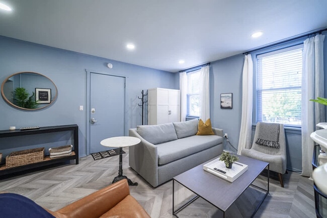 Building Photo - 1411 W Grand Ave