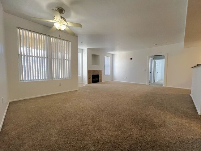 Building Photo - 3 Bedroom Condo with 1 Car Garage