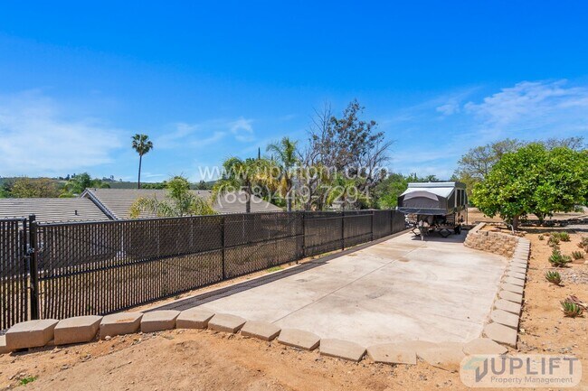 Building Photo - 3 Bedroom 2.5 Bathroom home in Ramona LARG...
