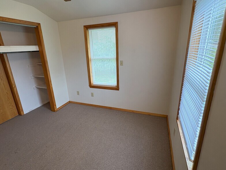 Building Photo - 1116 E Davenport St