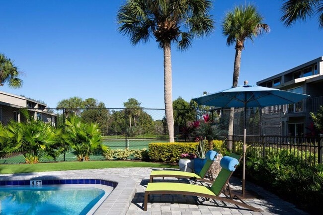 Building Photo - 8050 Baymeadows Cir W