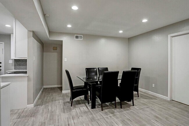 Building Photo - 12633 Memorial Dr