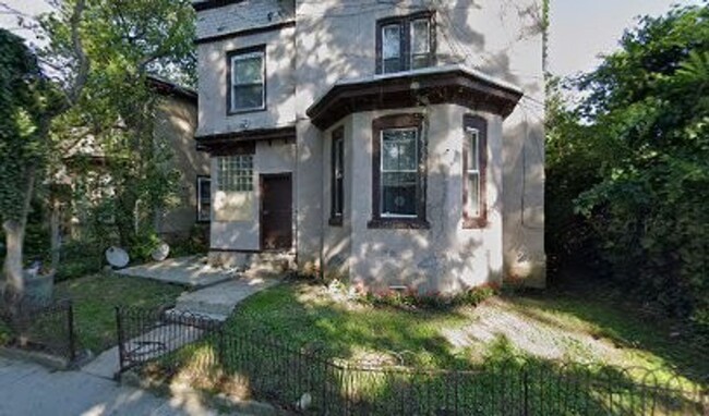 Primary Photo - 14 E Logan St