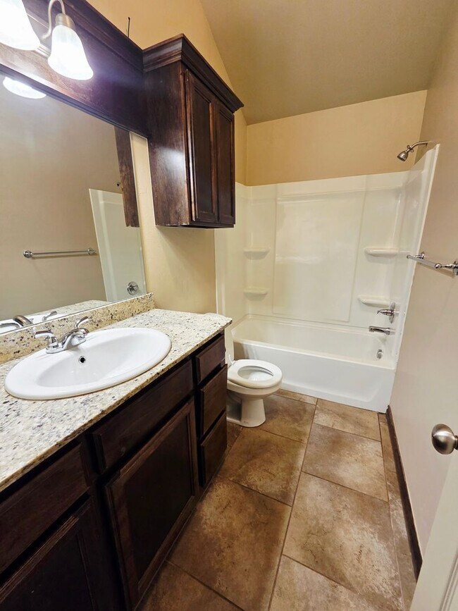 Building Photo - ?YUKON HOME MOVE IN SPECIAL! ?