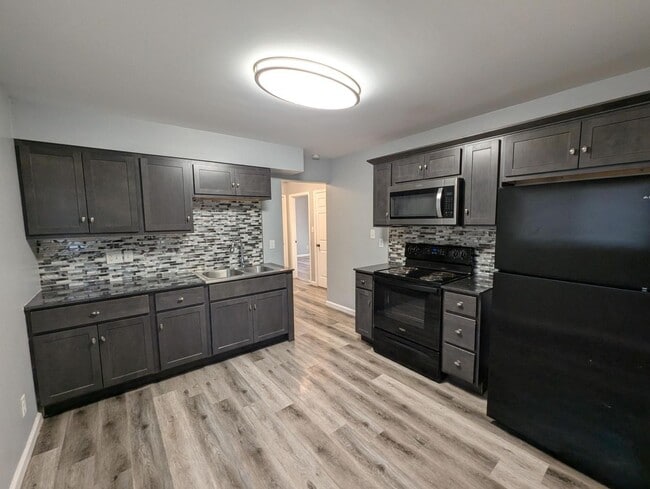 Building Photo - Dellwood Dream on Dennis