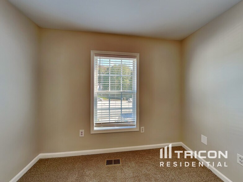 Building Photo - 2979 Rolling Ln