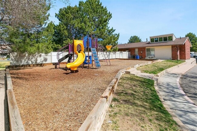 Building Photo - Westminster Townhome